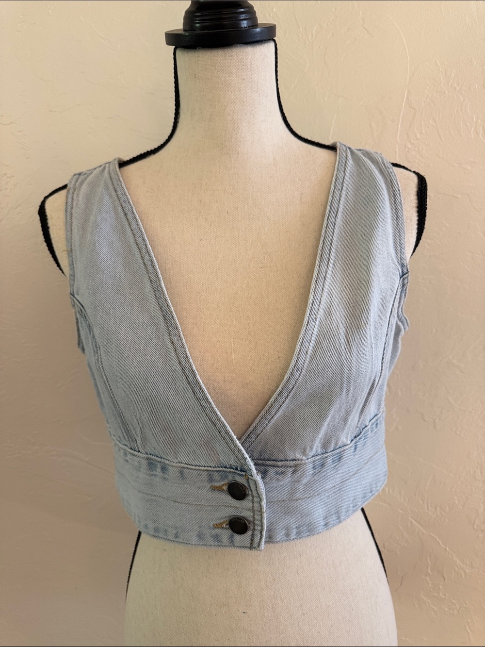 Twelve by Ontwelfth Light Wash Denim Crop Vest with Deep V-Neck, Size Large